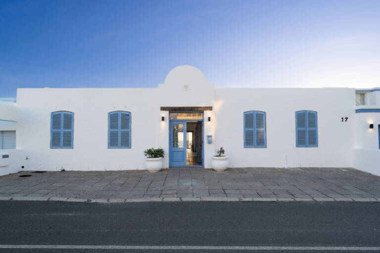 casa blue gordons bay 02 beachfront villa with exterior 768x512