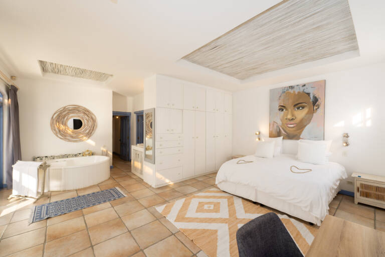 casa blue gordons bay 11 master bedroom with open plan bathtub 768x512