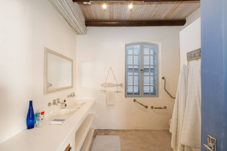 casa blue gordons bay 14 bathroom with shower 768x512