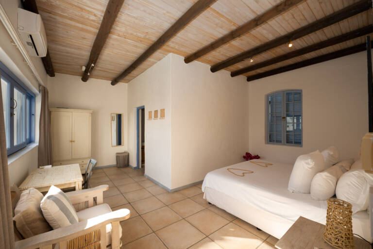 casa blue gordons bay 15 guest room with en suite bathroom 768x513
