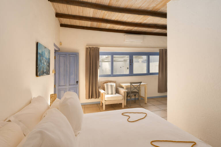 casa blue gordons bay 18 guest room with pool view 768x513