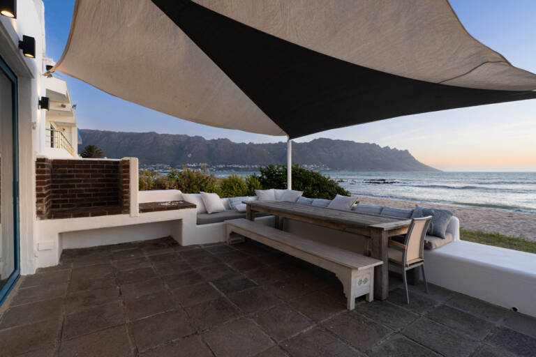 casa blue gordons bay 26 beachfront dining with braai 768x512