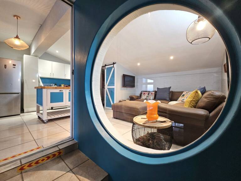 casita shonene gordons bay 08 vacation home with seating 768x576