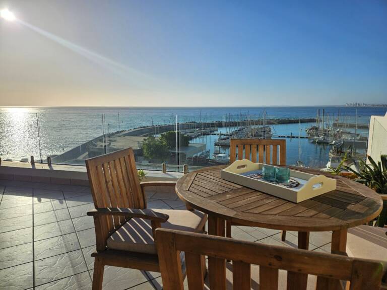 casita shonene gordons bay 21 balcony with sunset dining 768x576