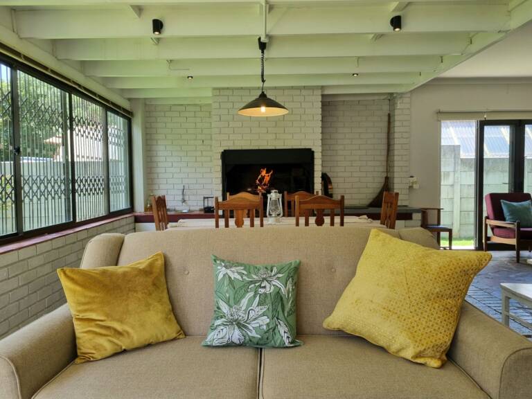 country beach house gordons bay 02 3 bedroom holiday house with open plan living  768x576