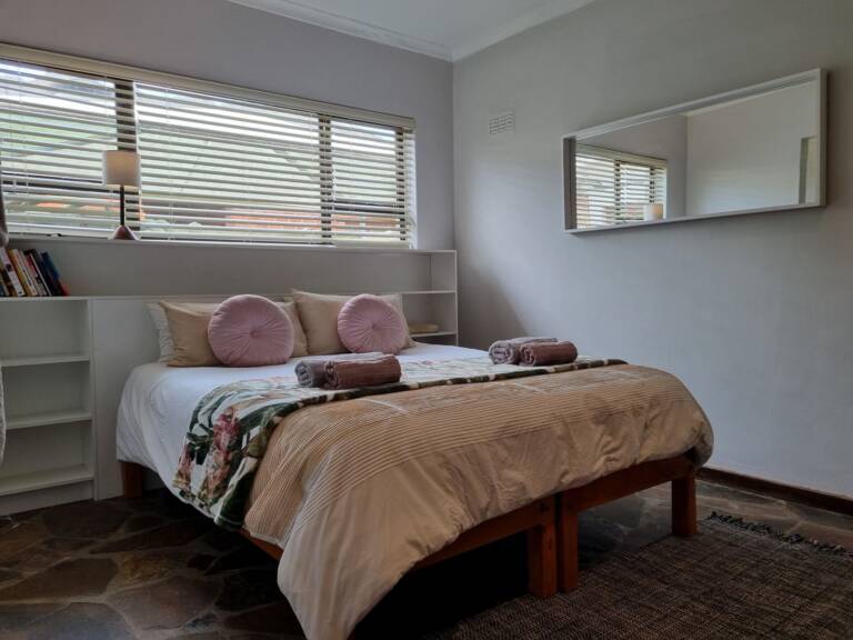 country beach house gordons bay 07 bedroom with towels 768x576