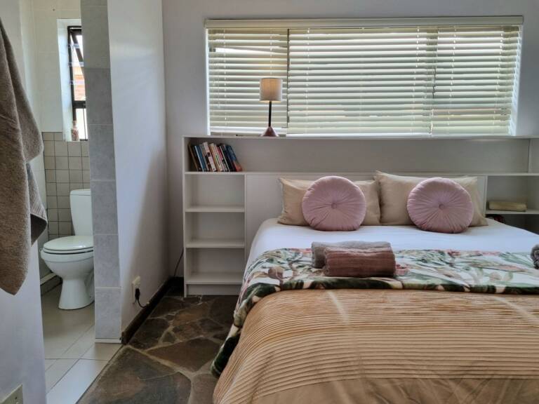 country beach house gordons bay 08 seaside holiday house with 3 bedrooms 768x576