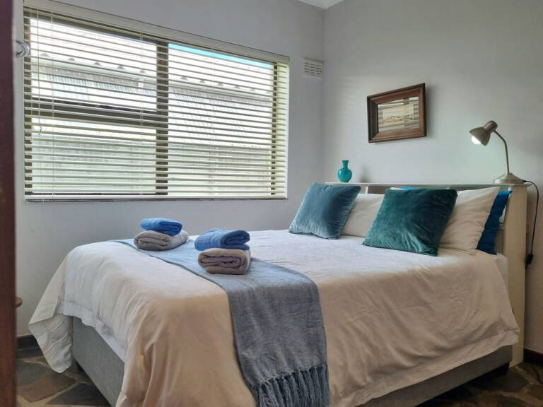 country beach house gordons bay 10 bedroom with quality linen 768x576
