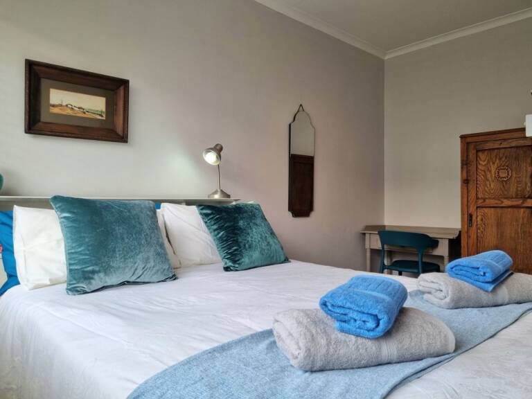 country beach house gordons bay 12 bedroom with queen bed 768x576