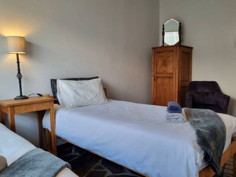 country beach house gordons bay 15 2 single beds with quality linen 768x576