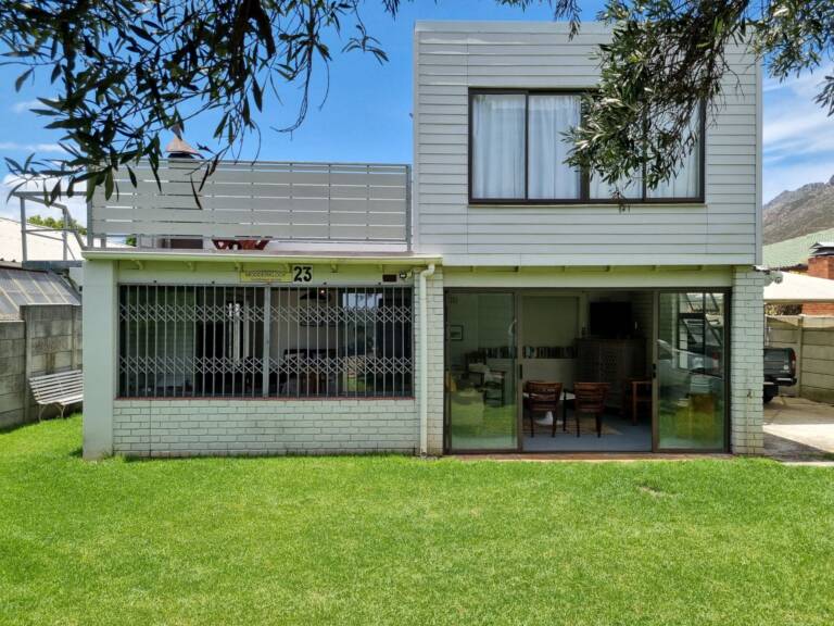 country beach house gordons bay 30 seaside self catering with parking 768x576