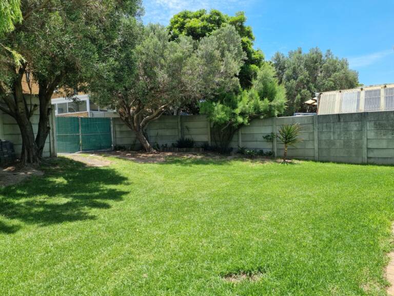 country beach house gordons bay 31 central self catering with garden 768x576