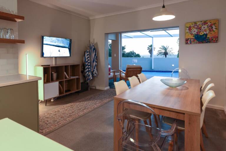 die badhuis gordons bay 04 open plan living with private pool and sea view 768x513