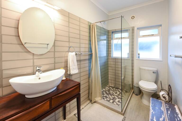 die badhuis gordons bay 16 bathroom with shower 768x513
