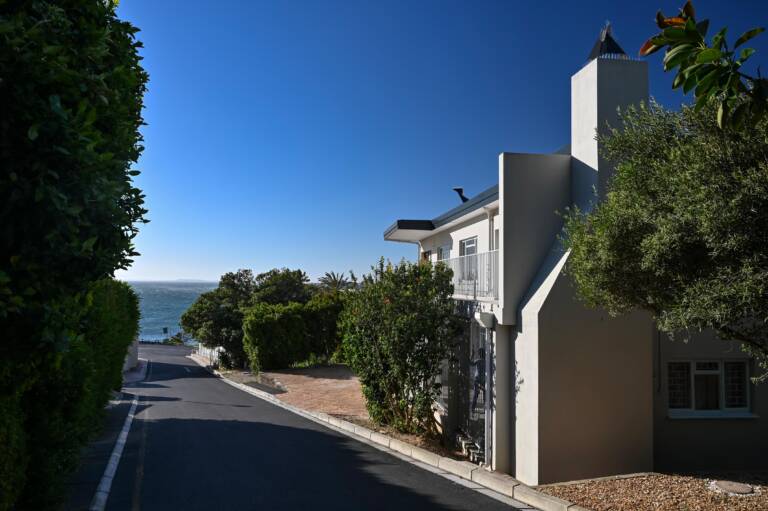 die badhuis gordons bay 24 holiday home with off street parking 768x511