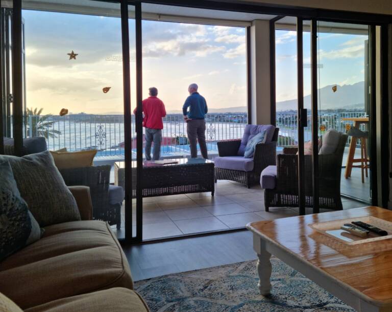 die braaihuis gordons bay 04 holiday home with beach view balcony 768x610