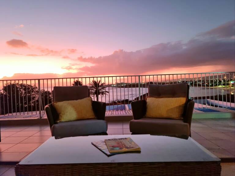 die braaihuis gordons bay 12 sunset over the ocean with false bay view 768x576
