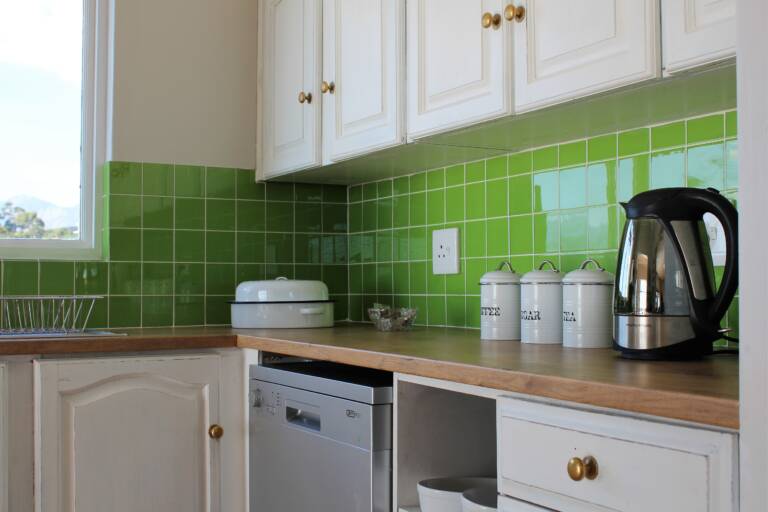 die braaihuis gordons bay 14 fully equipped kitchen with modern appliances 768x512