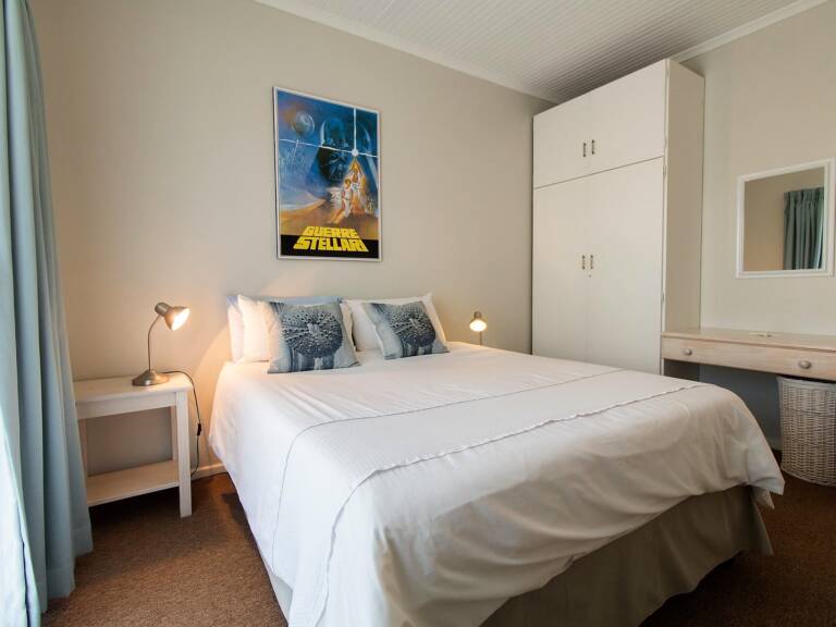 die braaihuis gordons bay 18 bedroom with wardrobe 768x576