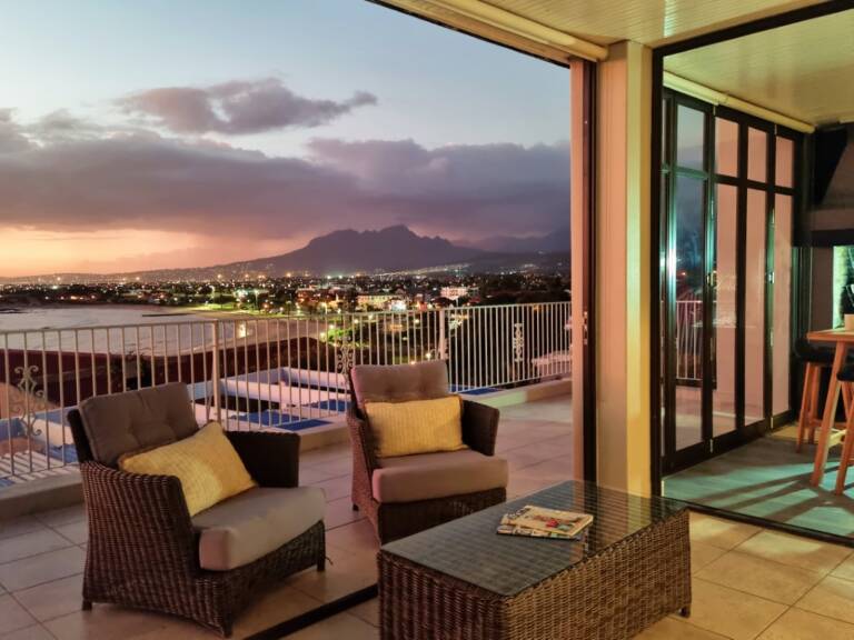 die braaihuis gordons bay 21 sunset balcony with indoor braai 768x576