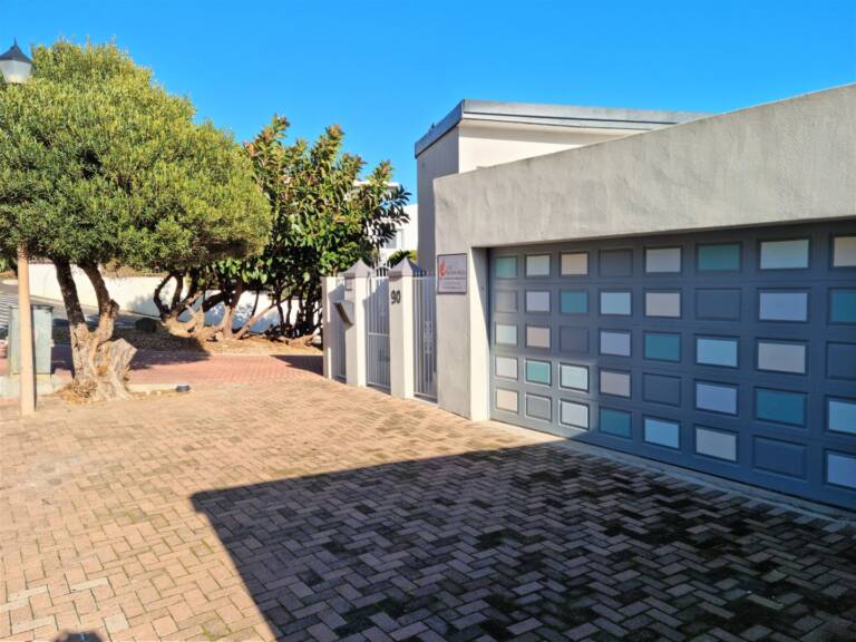 die braaihuis gordons bay 24 holiday house with garage parking 768x576