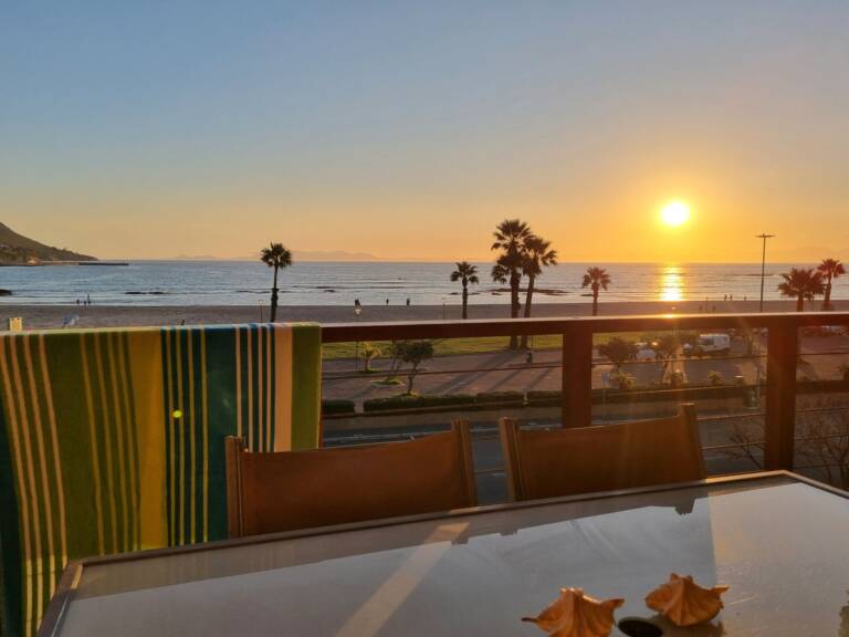 flat9 summer place gordons bay 01 beachfront helderberg 768x576