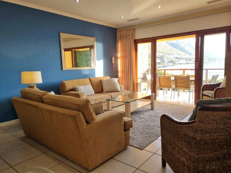 flat9 summer place gordons bay 02 ocean view selfcatering with seafront balcony 768x576