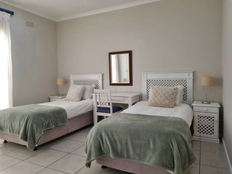 flat9 summer place gordons bay 18 2 single beds with quality linen 768x576
