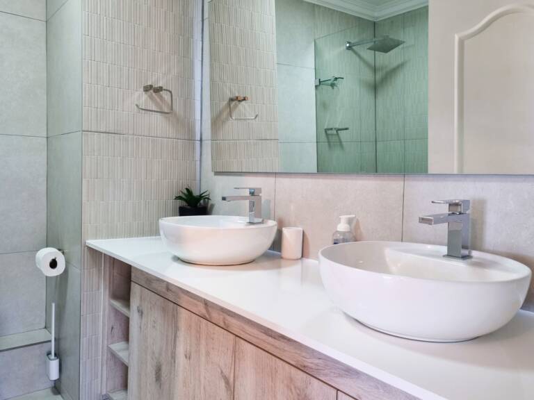 goldwater on beach gordons bay 09 bathroom with shower 768x576