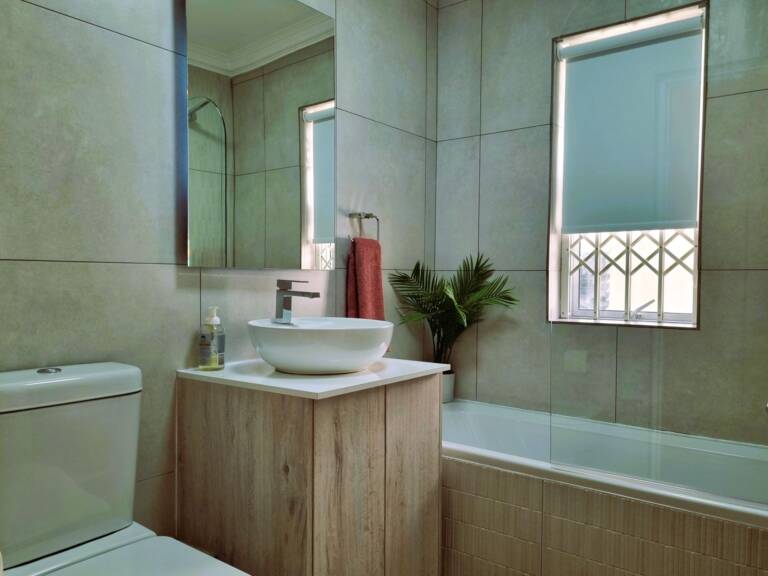 goldwater on beach gordons bay 12 bathroom with bath tub 768x576
