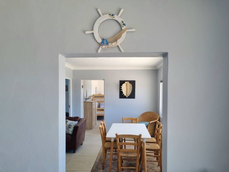 harbour place gordons bay 05 fully equipped with dining area 768x576