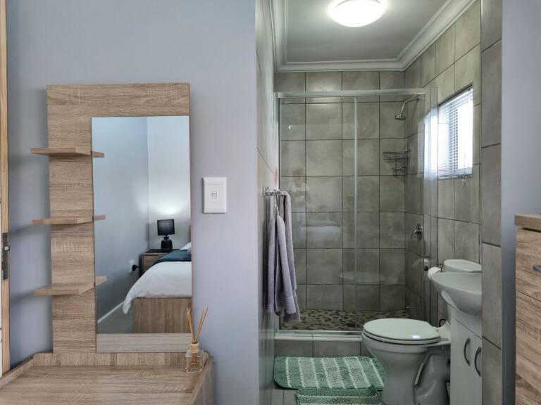 harbour place gordons bay 13 en suite bathroom with shower 768x576