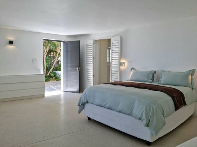 kaya moya gordons bay 02 modern studio with king bed 768x576
