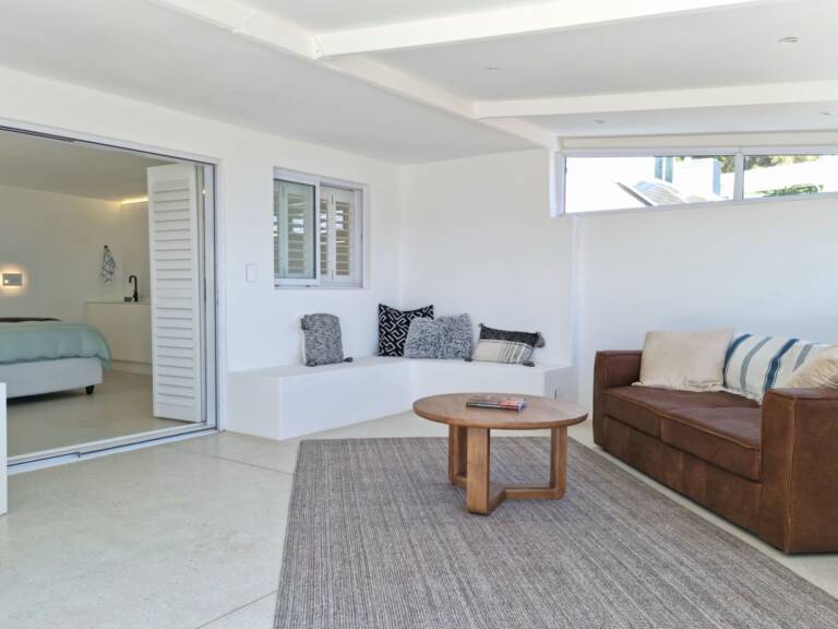 kaya moya gordons bay 04 central self catering with king bed 768x576