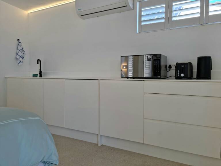 kaya moya gordons bay 07 kitchenette with modern appliances 768x576
