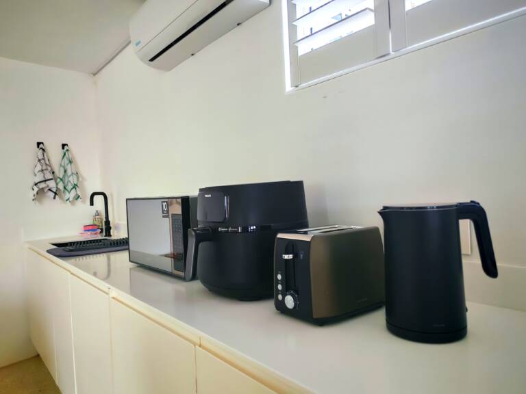 kaya moya gordons bay 08 self catering with fully equipped kitchen 768x576