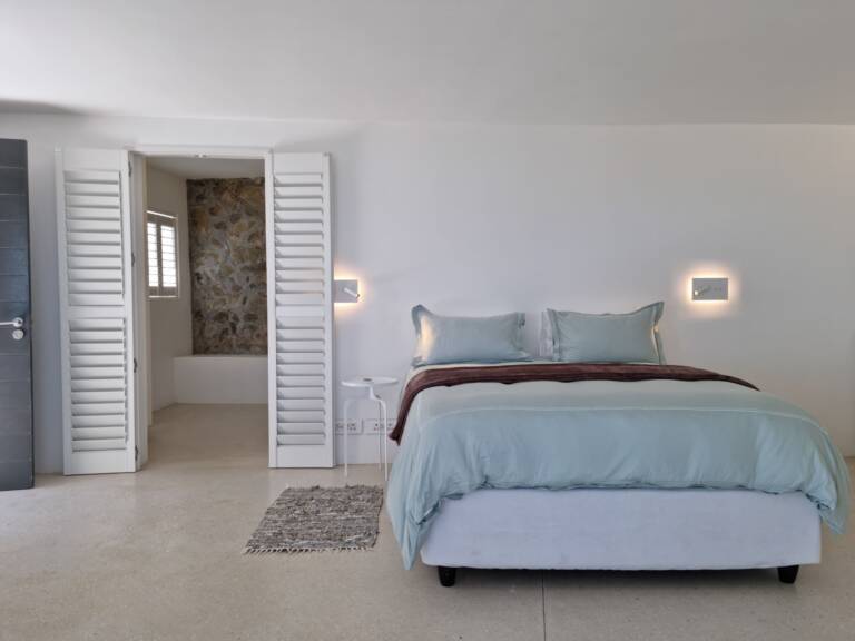 kaya moya gordons bay 09 modern decor with en suite bathroom 768x576