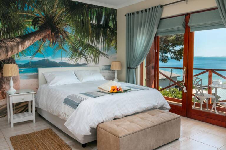 le gaulois gordons bay 01 le palmier bed with sea view 768x512