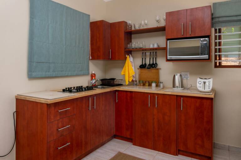 le gaulois gordons bay 02 la tortue self catering with kitchenette 768x512