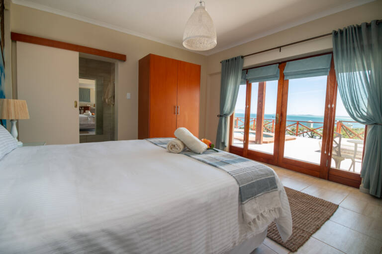 le gaulois gordons bay 02 sea urchin bedroom with sea view 768x512