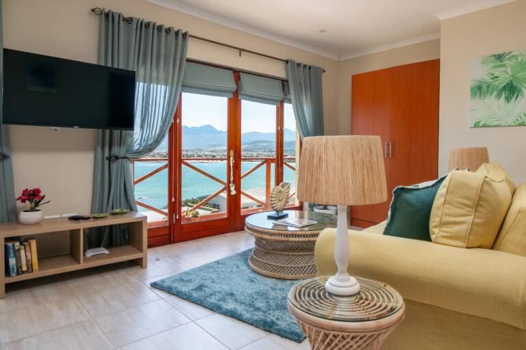 le gaulois gordons bay 03 le palmier seating with tv 768x512