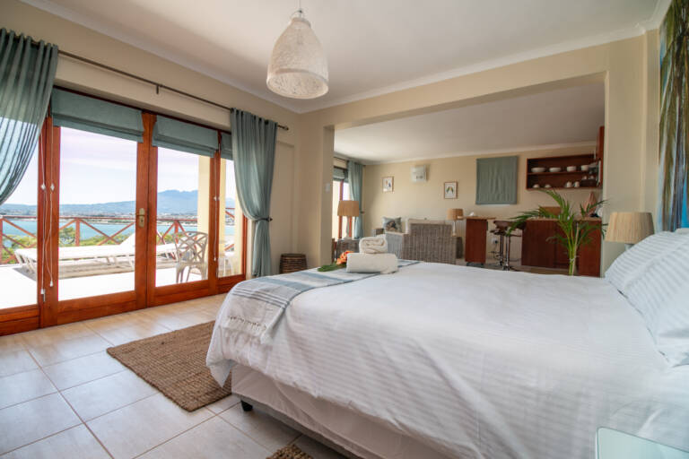 le gaulois gordons bay 03 sea urchin bedroom with pool view 768x512