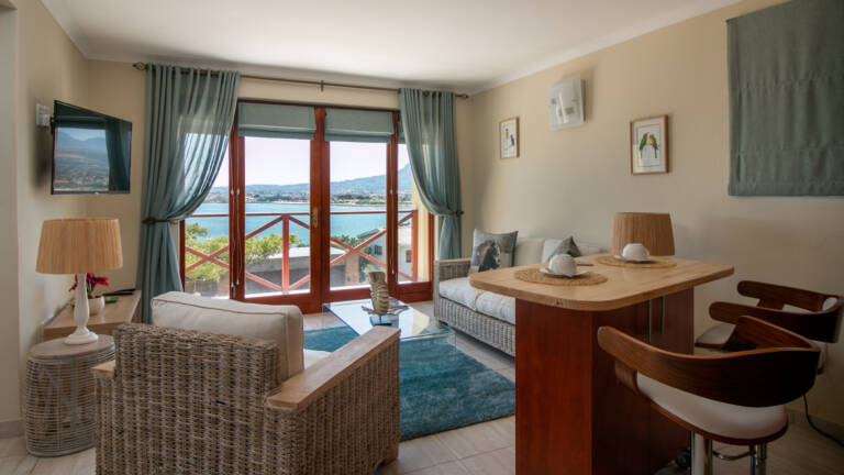le gaulois gordons bay 05 sea urchin lounge with sea view 768x432