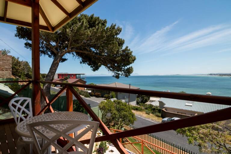 le gaulois gordons bay 09 le palmier balcony with false bay view 768x512