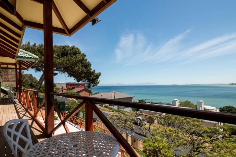le gaulois gordons bay 09 orchidee balcony with table mountain view 768x512