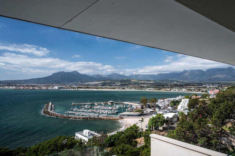 ocean views gordons bay 01 3 bedroom holiday house with self catering 768x511