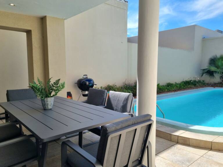 paradise tide gordons bay 04 private pool with dining 768x576