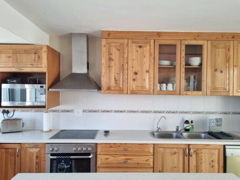 paradise tide gordons bay 11 fully equipped with self catering  768x576