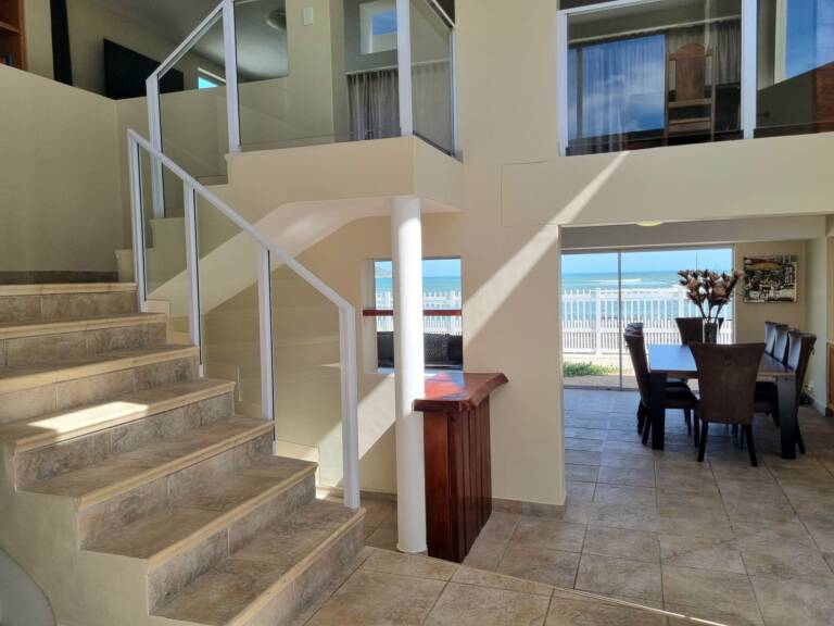 paradise tide gordons bay 16 4 bedroom villa with 2 lounges 768x576