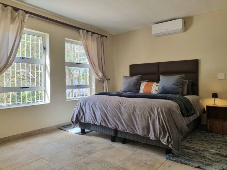paradise tide gordons bay 22 bedroom with king bed 768x576